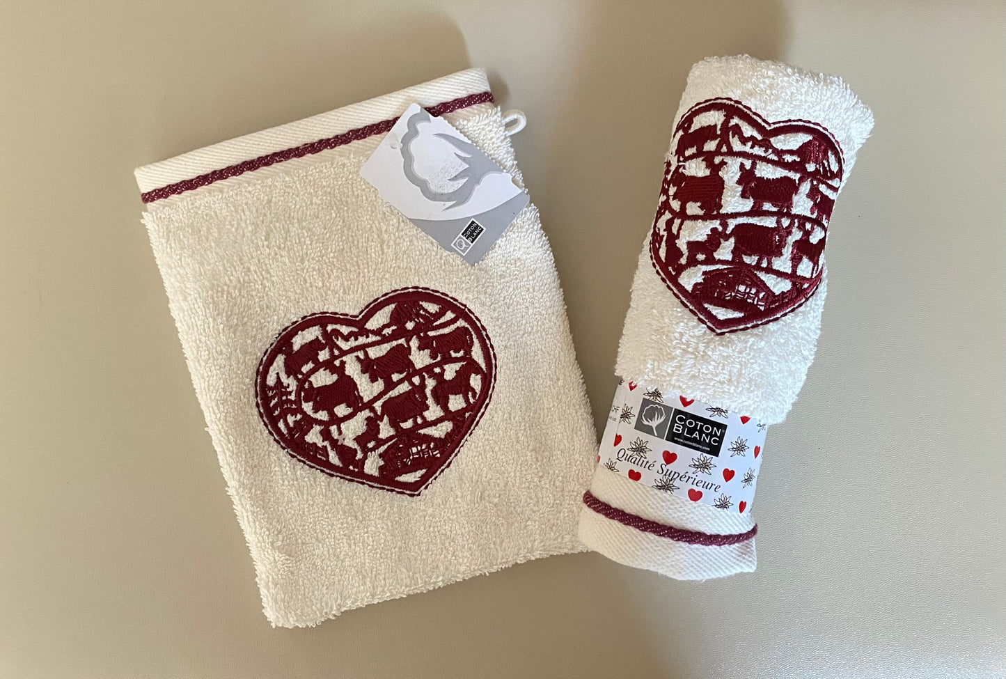 GANT DE TOILETTE E LINGE INVITE